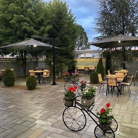 Hotel Edea Корча Екстериор снимка
